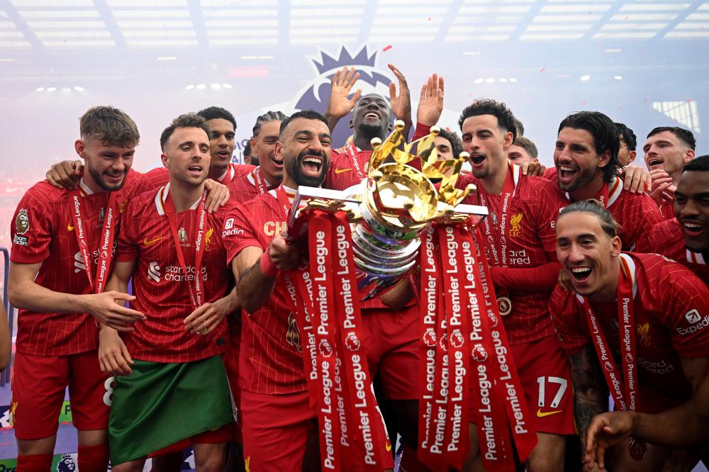 打破小贝纪录，布鲁日前锋福布斯是欧冠对巴萨传射最年轻球员