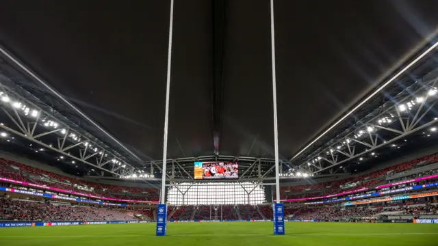 孙悦退役后与妻女定居美国，曾是NBA新星，早年受篮球启蒙，父母支持其篮球之路。